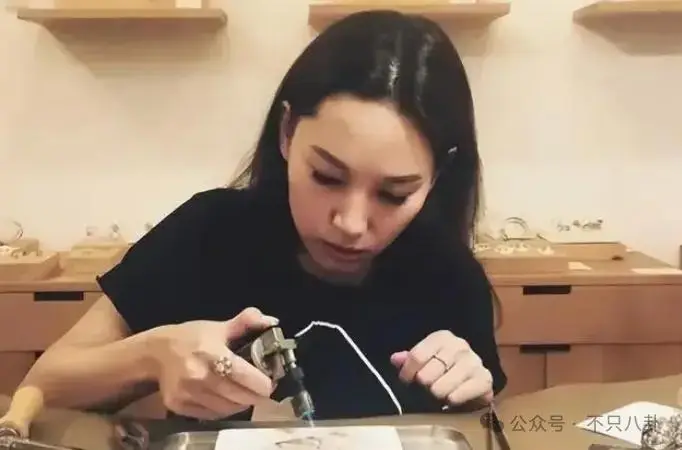 徐子珊退圈原因_吴卓羲删微博_徐子珊吴卓羲友谊