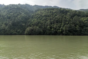 富春江小三峡图片_富春江桐庐严子陵钓台一日游_富春江小三峡游船体验