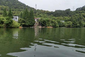 富春江桐庐严子陵钓台一日游_富春江小三峡游船体验_富春江小三峡图片