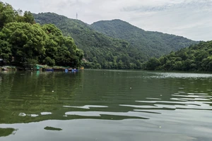 富春江小三峡游船体验_富春江小三峡图片_富春江桐庐严子陵钓台一日游