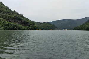 富春江桐庐严子陵钓台一日游_富春江小三峡图片_富春江小三峡游船体验