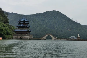 富春江桐庐严子陵钓台一日游_富春江小三峡游船体验_富春江小三峡图片