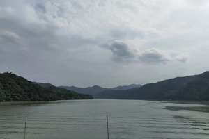 富春江小三峡图片_富春江桐庐严子陵钓台一日游_富春江小三峡游船体验