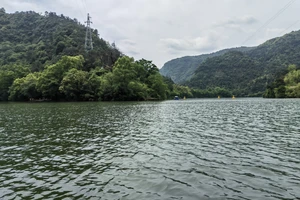 富春江小三峡图片_富春江小三峡游船体验_富春江桐庐严子陵钓台一日游