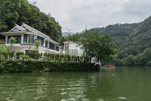 富春江小三峡游船体验_富春江桐庐严子陵钓台一日游_富春江小三峡图片