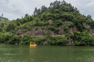 富春江小三峡图片_富春江桐庐严子陵钓台一日游_富春江小三峡游船体验