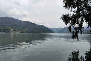 富春江桐庐严子陵钓台一日游_富春江小三峡图片_富春江小三峡游船体验