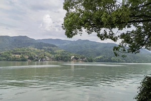 富春江小三峡游船体验_富春江小三峡图片_富春江桐庐严子陵钓台一日游