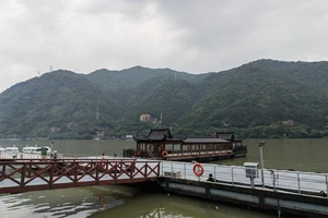 富春江小三峡游船体验_富春江桐庐严子陵钓台一日游_富春江小三峡图片