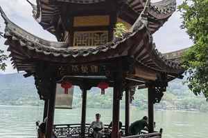 富春江小三峡游船体验_富春江桐庐严子陵钓台一日游_富春江小三峡图片