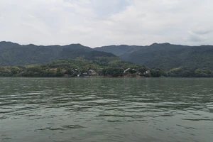 富春江桐庐严子陵钓台一日游_富春江小三峡图片_富春江小三峡游船体验