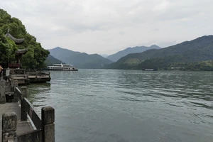 富春江小三峡游船体验_富春江小三峡图片_富春江桐庐严子陵钓台一日游