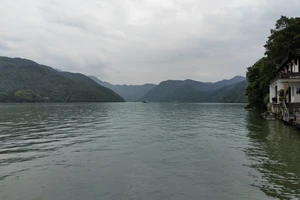 富春江桐庐严子陵钓台一日游_富春江小三峡图片_富春江小三峡游船体验