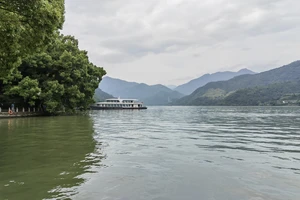 富春江小三峡游船体验_富春江小三峡图片_富春江桐庐严子陵钓台一日游