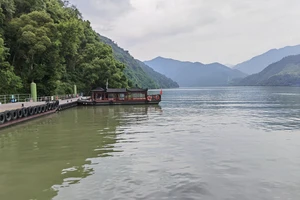 富春江桐庐严子陵钓台一日游_富春江小三峡图片_富春江小三峡游船体验