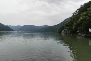 富春江小三峡图片_富春江小三峡游船体验_富春江桐庐严子陵钓台一日游