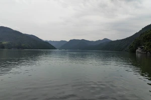 富春江小三峡游船体验_富春江桐庐严子陵钓台一日游_富春江小三峡图片