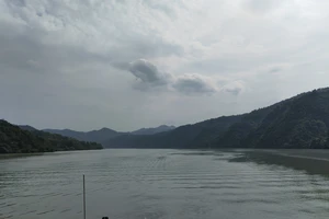 富春江桐庐严子陵钓台一日游_富春江小三峡游船体验_富春江小三峡图片