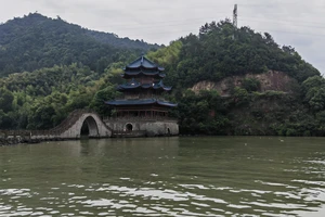 富春江小三峡游船体验_富春江桐庐严子陵钓台一日游_富春江小三峡图片