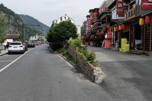 富春江小三峡图片_富春江桐庐严子陵钓台一日游_富春江小三峡游船体验