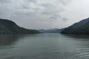 富春江小三峡游船体验_富春江桐庐严子陵钓台一日游_富春江小三峡图片