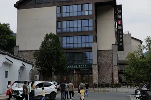 富春江小三峡游船体验_富春江桐庐严子陵钓台一日游_富春江小三峡图片