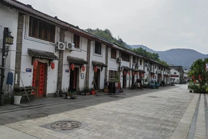 富春江小三峡图片_富春江桐庐严子陵钓台一日游_富春江小三峡游船体验