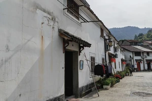 富春江小三峡游船体验_富春江桐庐严子陵钓台一日游_富春江小三峡图片