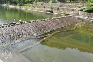 富春江小三峡游船体验_富春江桐庐严子陵钓台一日游_富春江小三峡图片