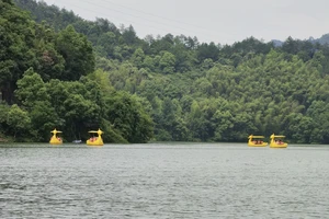 富春江桐庐严子陵钓台一日游_富春江小三峡游船体验_富春江小三峡图片