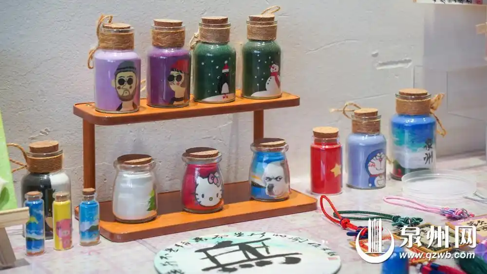 沙画玻璃瓶创意作品_泉州沙画艺术家陈益谦_沙画瓶子图片大全