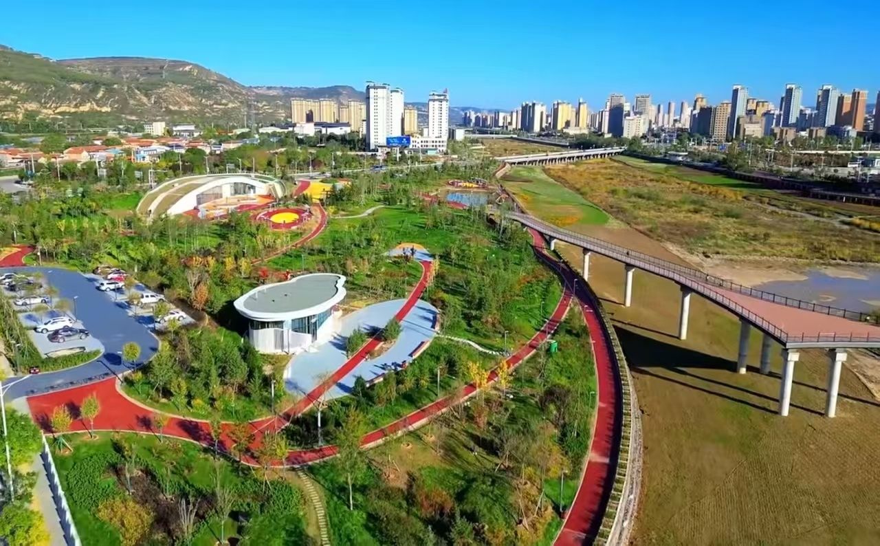 崆峒区生态环境治理_生态文明乡村建设自查报告_崆峒区绿色发展实践