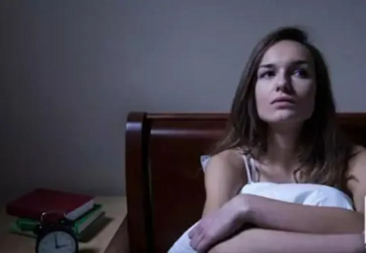 白糖水缓解失眠_失眠食疗方法_吃什么东西改善睡眠