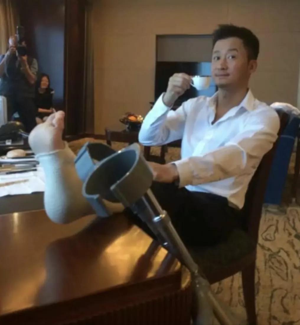 吴京谢楠婚礼_吴京狼牙的衣服_吴京谢楠爱情故事