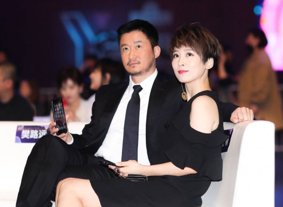 吴京谢楠婚礼_吴京谢楠爱情故事_吴京狼牙的衣服