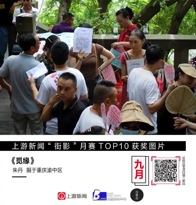 城市街头温情瞬间捕捉_摄影作品展板设计_街头摄影作品分析