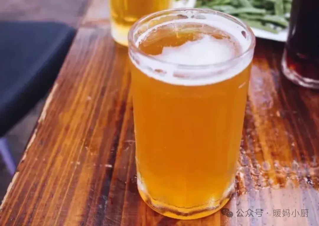 啤酒水啤精酿区别_精酿啤酒与水啤的配料工艺差异_啤酒按麦芽汁浓度可分为