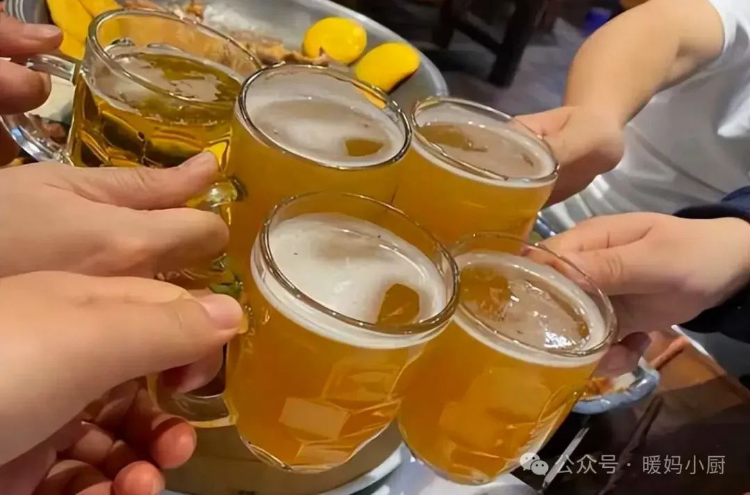 啤酒水啤精酿区别_精酿啤酒与水啤的配料工艺差异_啤酒按麦芽汁浓度可分为