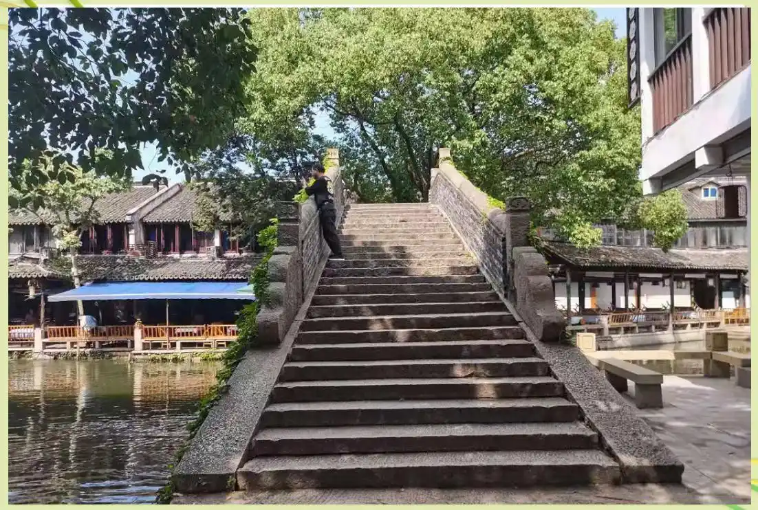 周庄古镇魅力之旅_苏州市周庄古镇景区介绍_周庄特色活动与免费游览时间