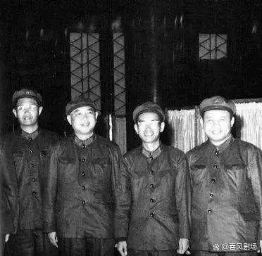 叶永烈与四人帮的亲身接触经历_抓捕四人帮 叶永烈_叶永烈著作《“四人帮”兴亡》