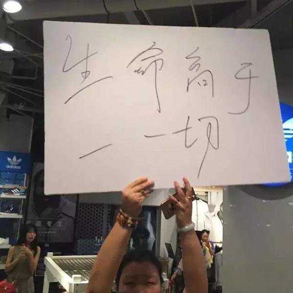 杭州武林银泰阿迪达斯五折促销_阿迪意大利装备全线五折，扎心了_杭州武林银泰阿迪达斯万人抢购
