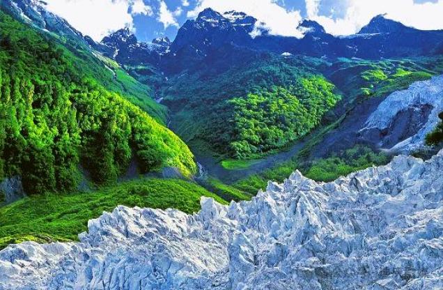 滇西北香格里拉生态旅游区_迪庆香格里拉19℃夏季旅游_丽香铁路暑期文旅盛典