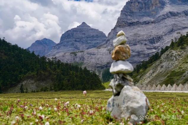 丽香铁路暑期文旅盛典_滇西北香格里拉生态旅游区_迪庆香格里拉19℃夏季旅游
