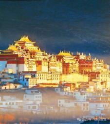 迪庆香格里拉19℃夏季旅游_丽香铁路暑期文旅盛典_滇西北香格里拉生态旅游区