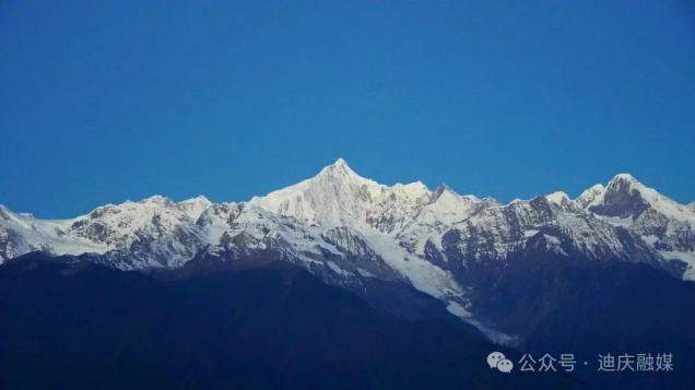 丽香铁路暑期文旅盛典_迪庆香格里拉19℃夏季旅游_滇西北香格里拉生态旅游区
