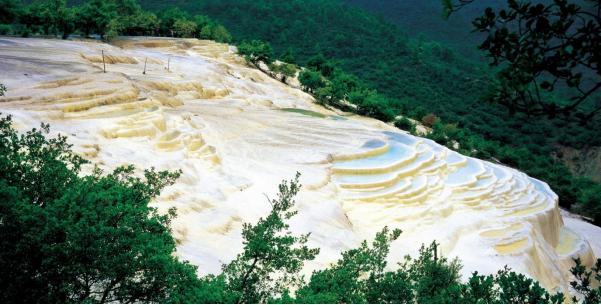 滇西北香格里拉生态旅游区_迪庆藏族自治州旅游攻略_梅里雪山国家公园景点介绍