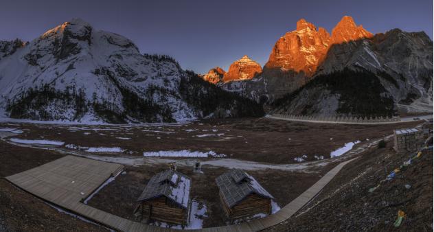 滇西北香格里拉生态旅游区_迪庆藏族自治州旅游攻略_梅里雪山国家公园景点介绍