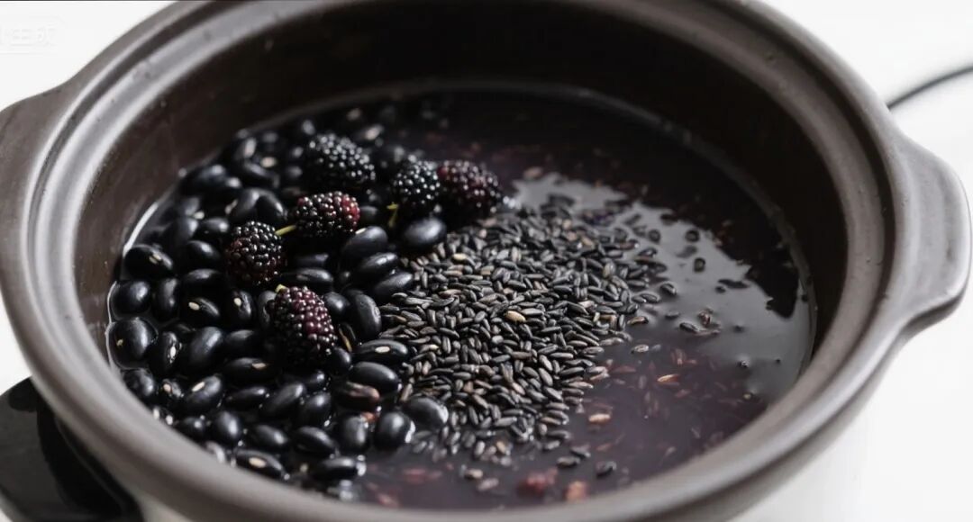 补肾养血食谱_五黑汤食谱_长期喝黑枸杞皮肤好得不得了