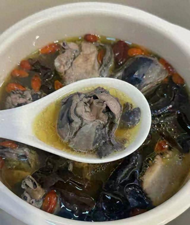 长期喝黑枸杞皮肤好得不得了_补肝血黑豆好处做法食用方法_黑豆花青素抗氧化熬夜护眼功效