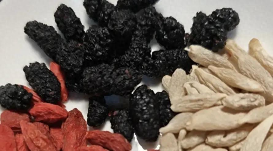 办公室眼干红枸杞黑桑葚麦冬茶_长期喝黑枸杞皮肤好得不得了_上班族护眼饮品配方